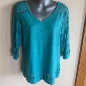 Vanity Women light weight lace top